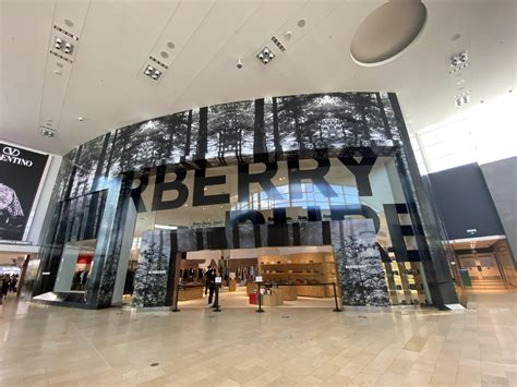 40536651 burberry|Burberry at Yorkdale Shopping Centre, Toronto .